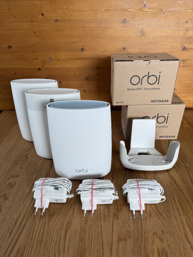Netgear Orbi RBR 50v2  Mesh Set + 3x Muurbeugel (2x nieuw), Ophalen, Gebruikt, Netgear