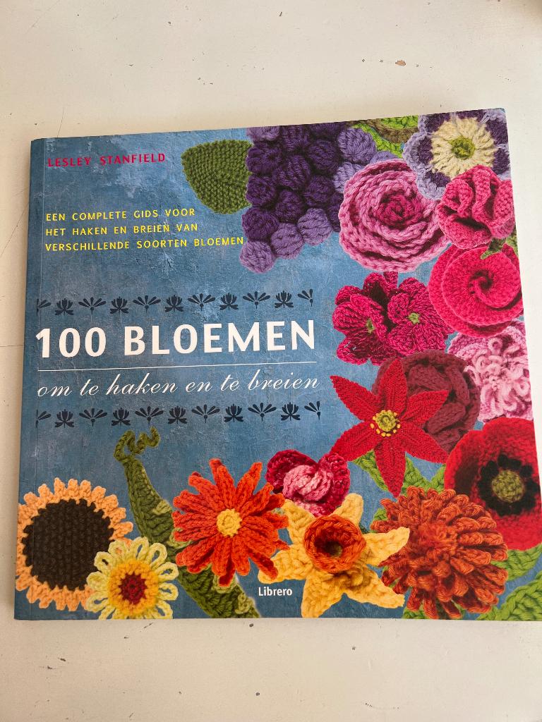 100 bloemen om te haken en breien, Lesley Stanfield, Ophalen of Verzenden, Gelezen, Breien en Haken