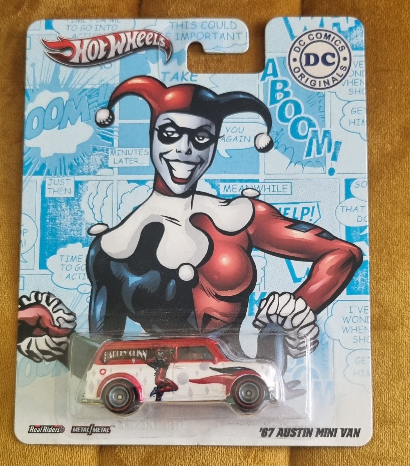 Hot Wheels Pop Culture DC Comic Austin Mini Van Harley Quinn, Ophalen of Verzenden, Nieuw, Auto