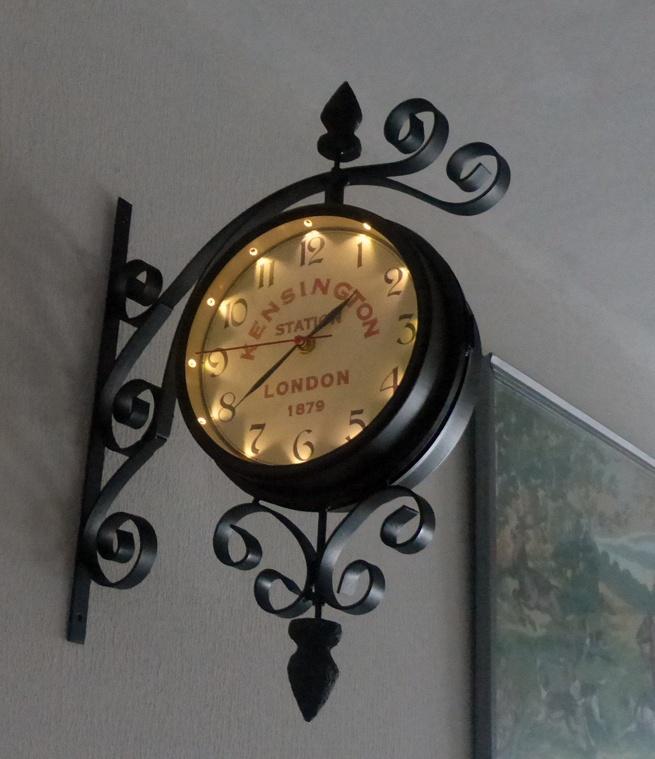 Klassiek Stationsklok KENSINGTON, 25 cm.verlichting erin., Huis en Inrichting, Ophalen of Verzenden, Zo goed als nieuw, Analoog