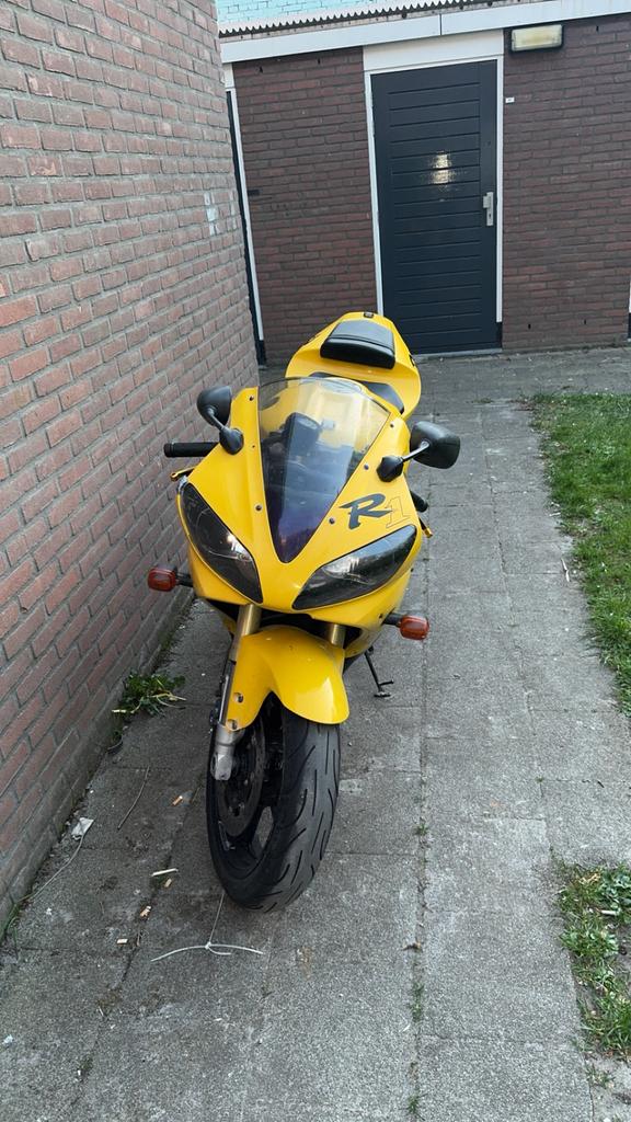 Yamaha R1, Ophalen