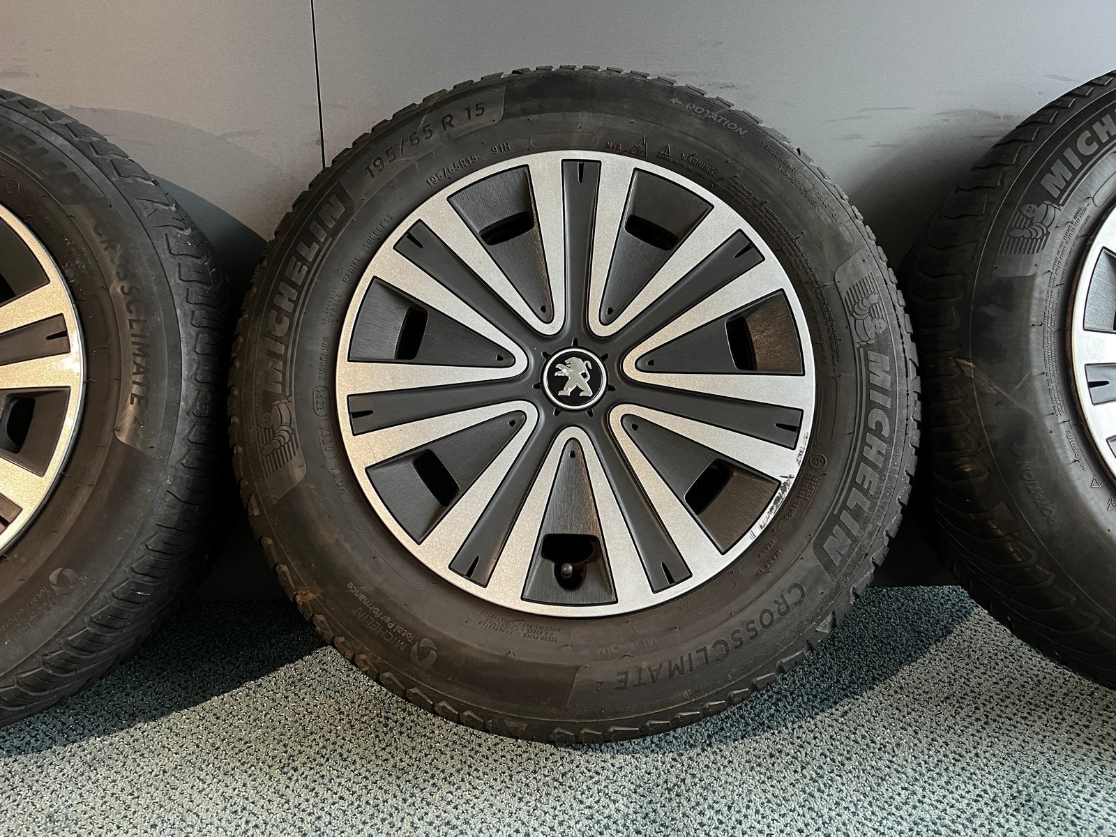 Stalen winterset Peugeot Partner Michelin CrossClimate, 15 inch, Banden en Velgen, Peugeot Postbus Amsterdam, Ophalen of Verzenden