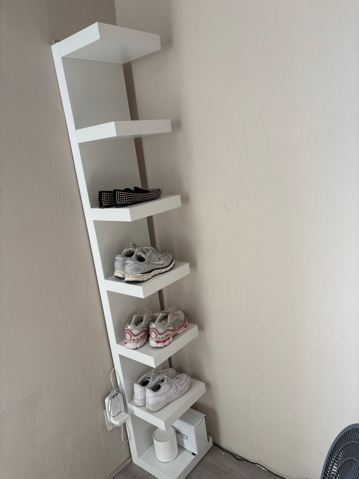 Witte wandplank/boekenplank met 6 niveaus van Ikea, Ophalen of Verzenden, Gebruikt