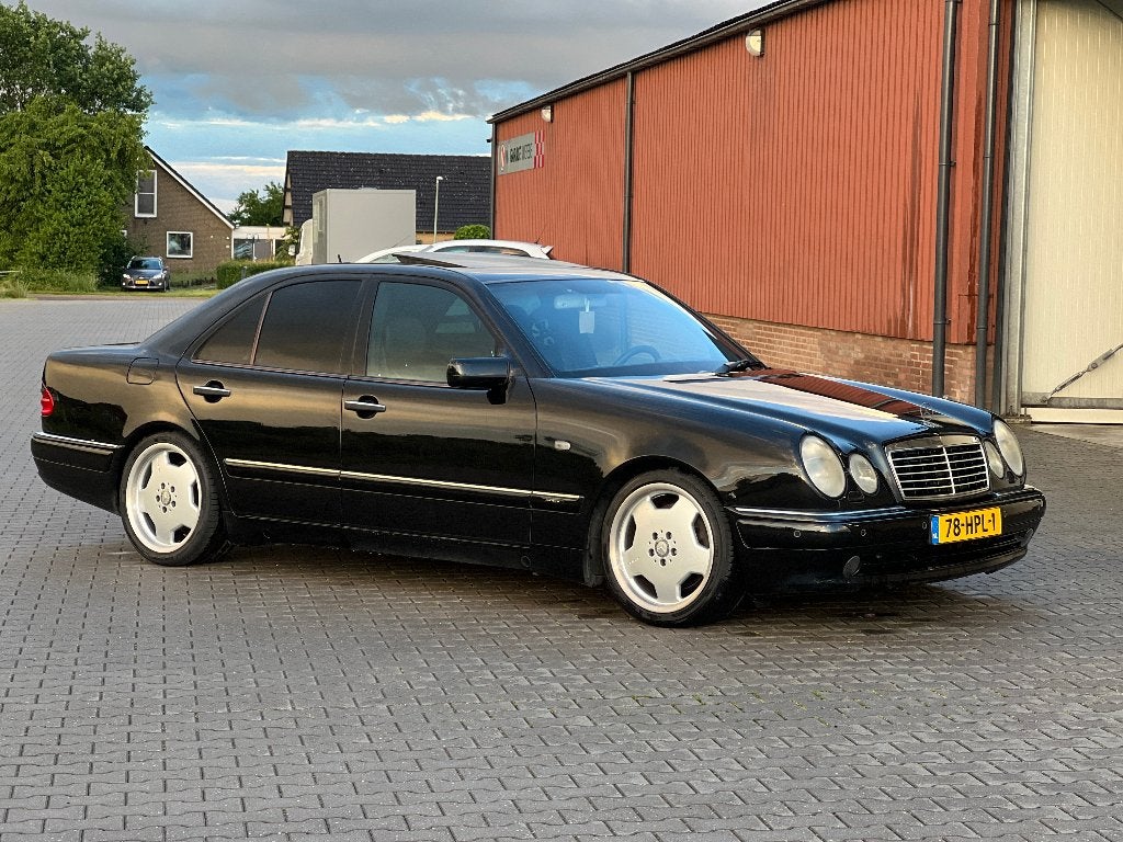 Mercedes-Benz E55 W210 1998 Zwart, Auto's, Mercedes-Benz, Particulier, E-Klasse, ABS, Airconditioning, Bluetooth, Centrale vergrendeling