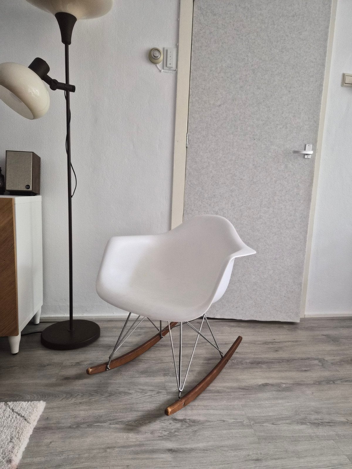 Eames RAR replica schommelstoel, Ophalen, Gebruikt, Hout, Wit