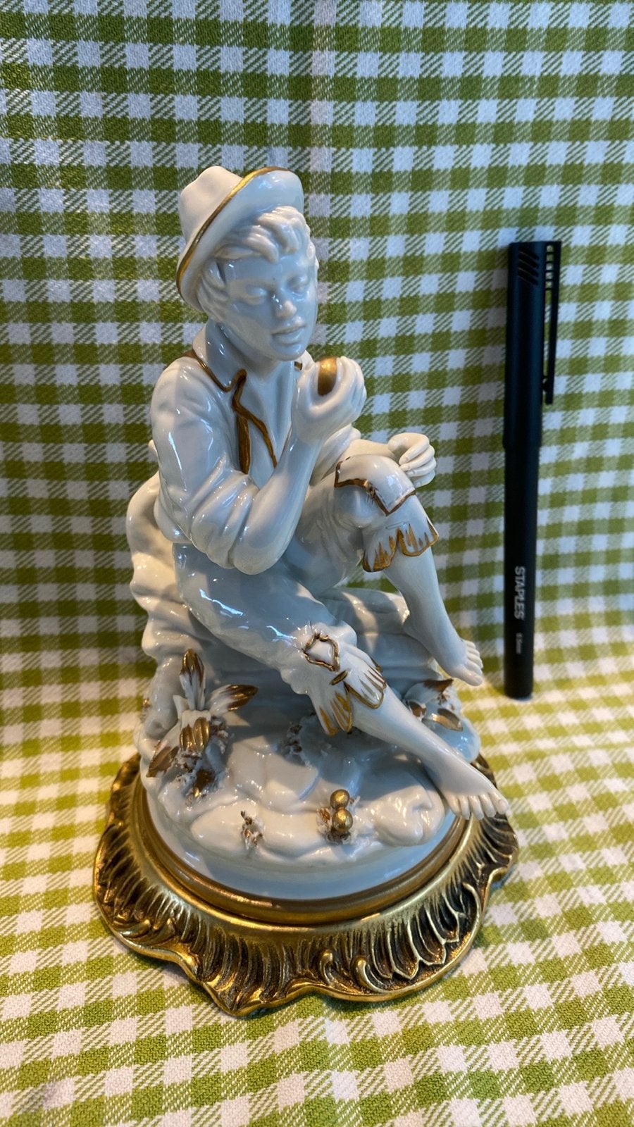 Vintage Porseleinen Beeldje Jongen met Appel, Antiek en Kunst, Ophalen of Verzenden