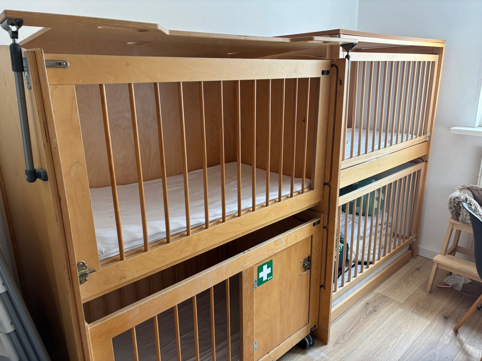 Stapelledikant met verrijdbaar evacuatiebedje, Kinderen en Baby's, Babywiegjes en Ledikanten, Ophalen, Gebruikt, Ledikant