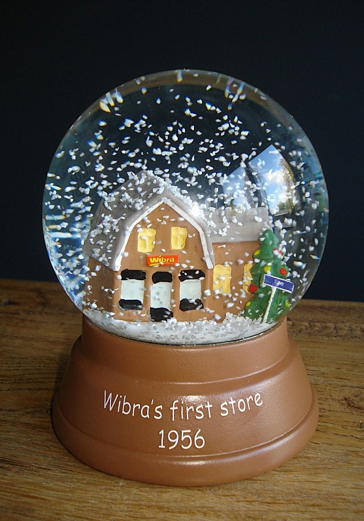 NIEUW: kerst Sneeuwbol 'Wibra's first store 1956', Ophalen of Verzenden, Nieuw