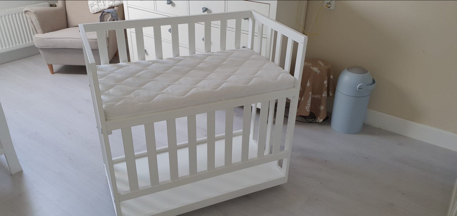 Childwood Co-sleeper Bedje met Matras - Zo goed als nieuw, Kinderen en Baby's, Ophalen, 70 tot 85 cm, Zo goed als nieuw, Lattenbodem