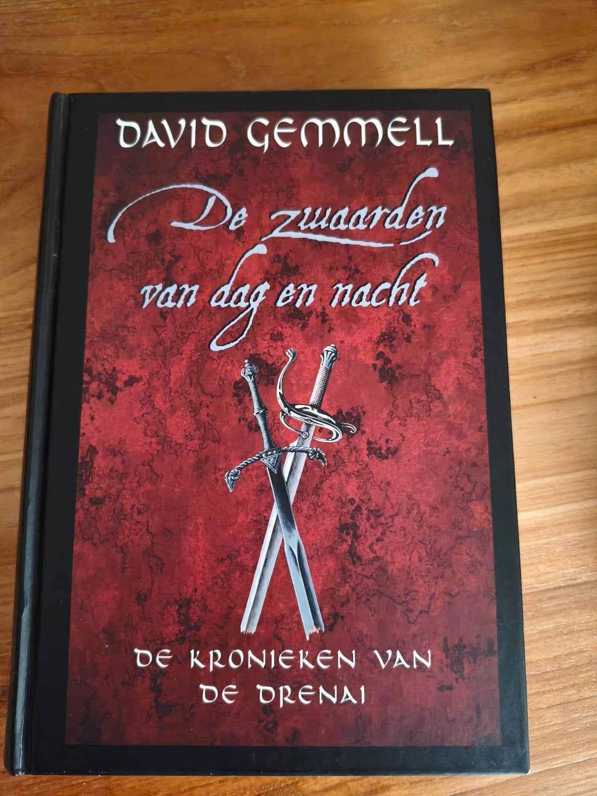 David Gemmell - De zwaarden van dag en nacht, Boeken, Ophalen, Zo goed als nieuw, David Gemmell