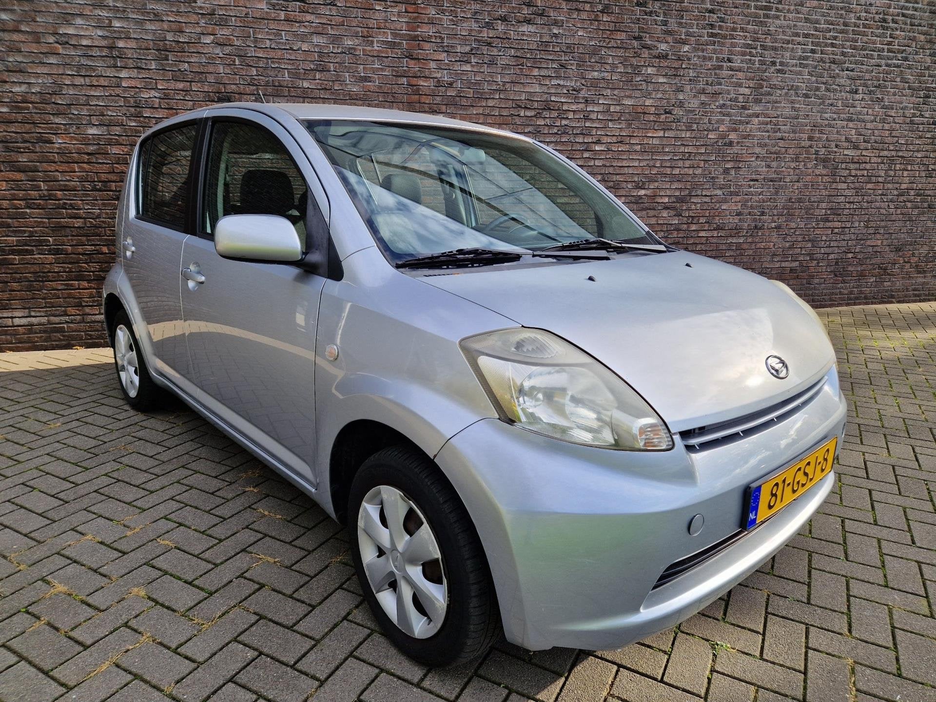 Daihatsu Sirion 2 1.0-12V Premium airco APK 08-2027 radio cd, Auto's, Daihatsu, Voorwielaandrijving, Dealer onderhouden, Stof