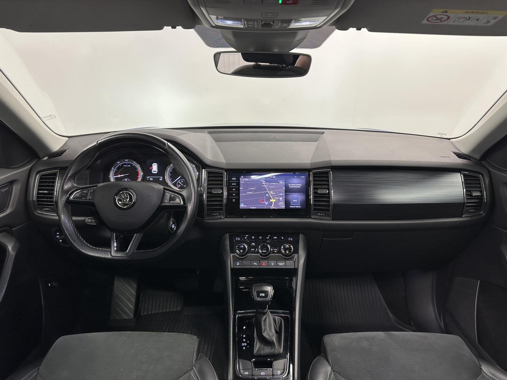 Skoda Kodiaq 1.5 TSI Business Edition PANO TREKHAAK CAMERA C, Auto's, 4 cilinders, Blauw, Origineel Nederlands, Bedrijf