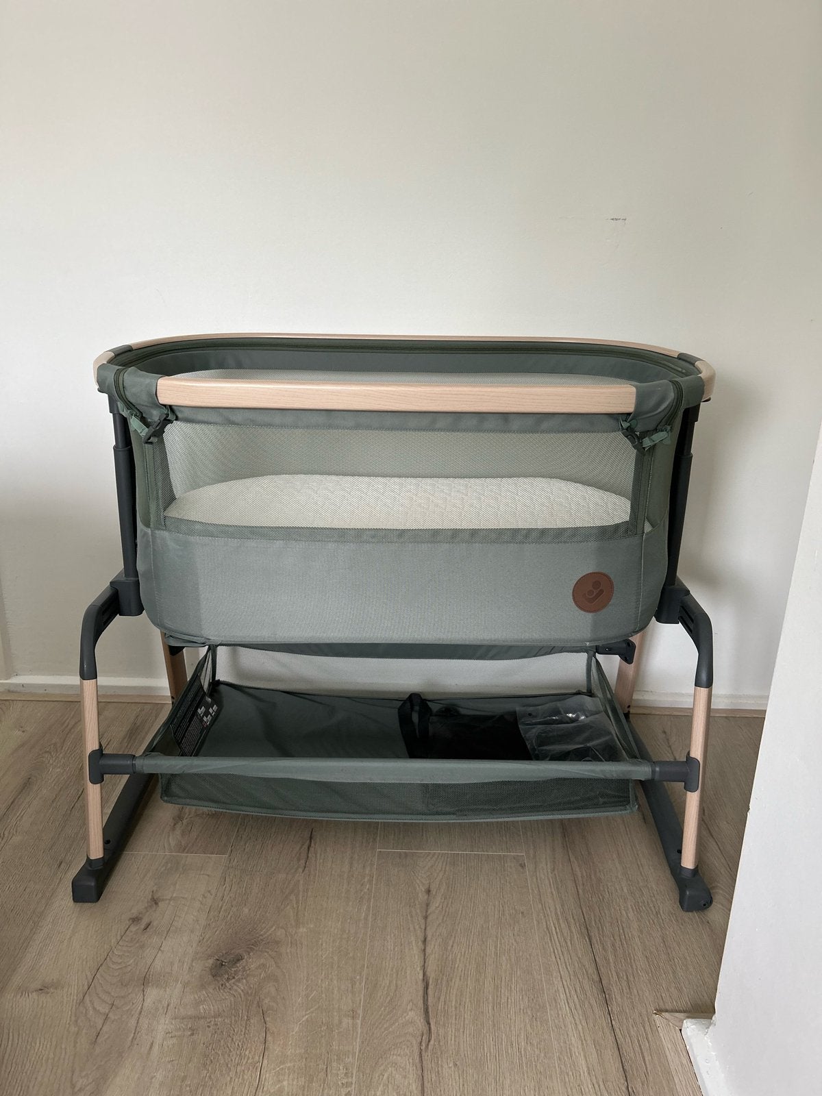 Maxi-Cosi Iora Co sleeper groen met aerosleep matras zgan!, Ophalen, Zo goed als nieuw, Wieg