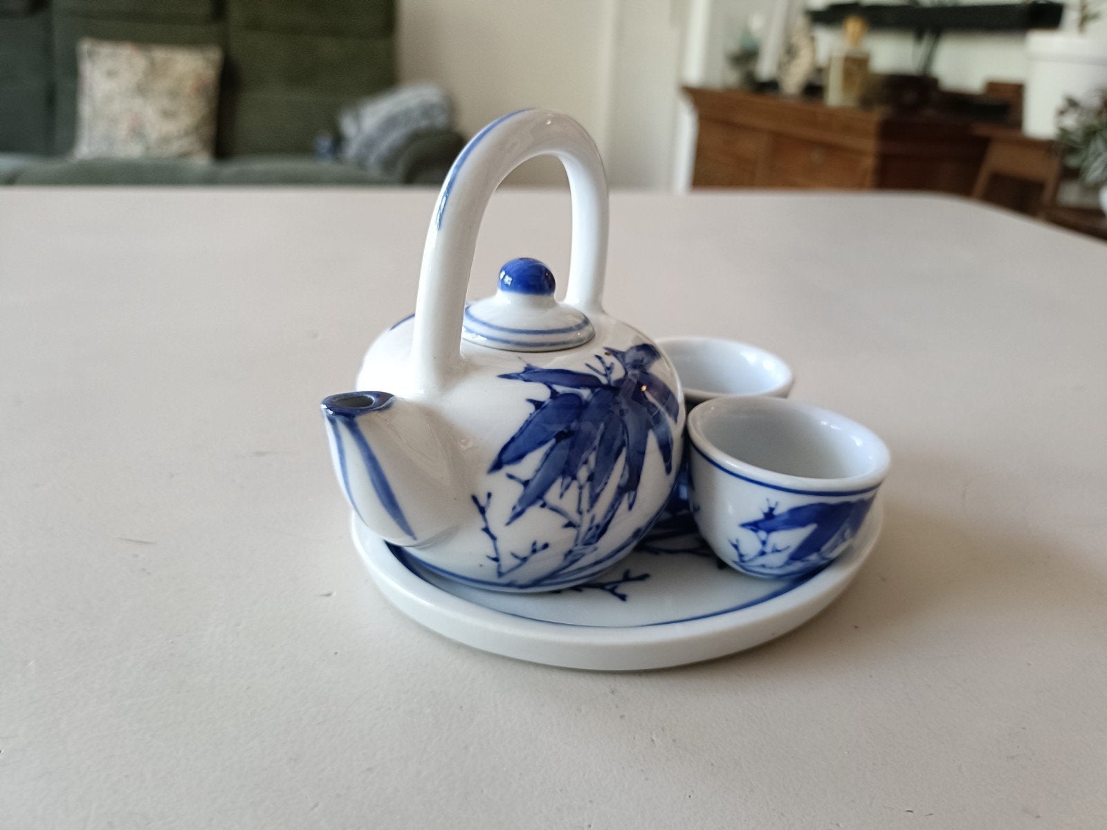 Vintage blauw wit theeservies.
Het schattigste kleine theese, Antiek en Kunst, Ophalen of Verzenden