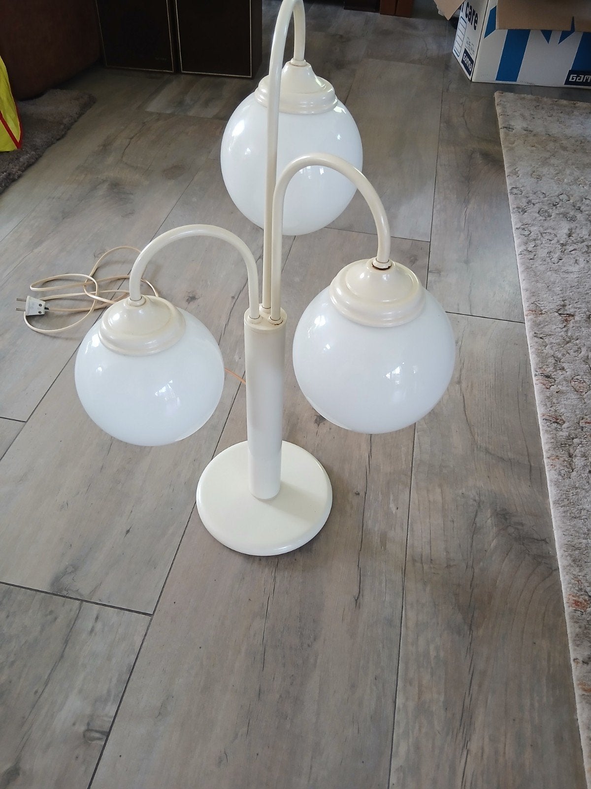 Vintage tafellamp met 3 opaline glazen bollen, Ophalen, Gebruikt, 50 tot 75 cm, Alle