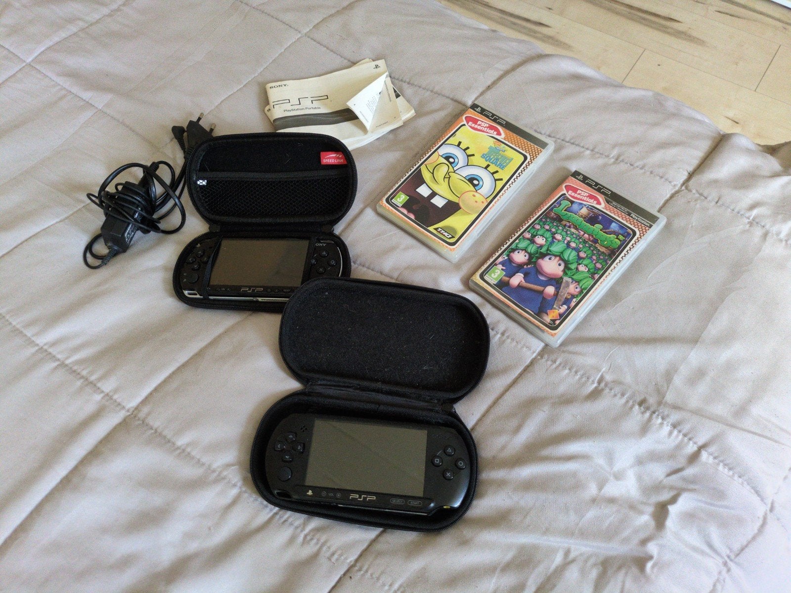 PSP bundel – 2x Sony PSP  defect/ voor onderdelen, Met games, Zwart, Ophalen of Verzenden, Niet werkend