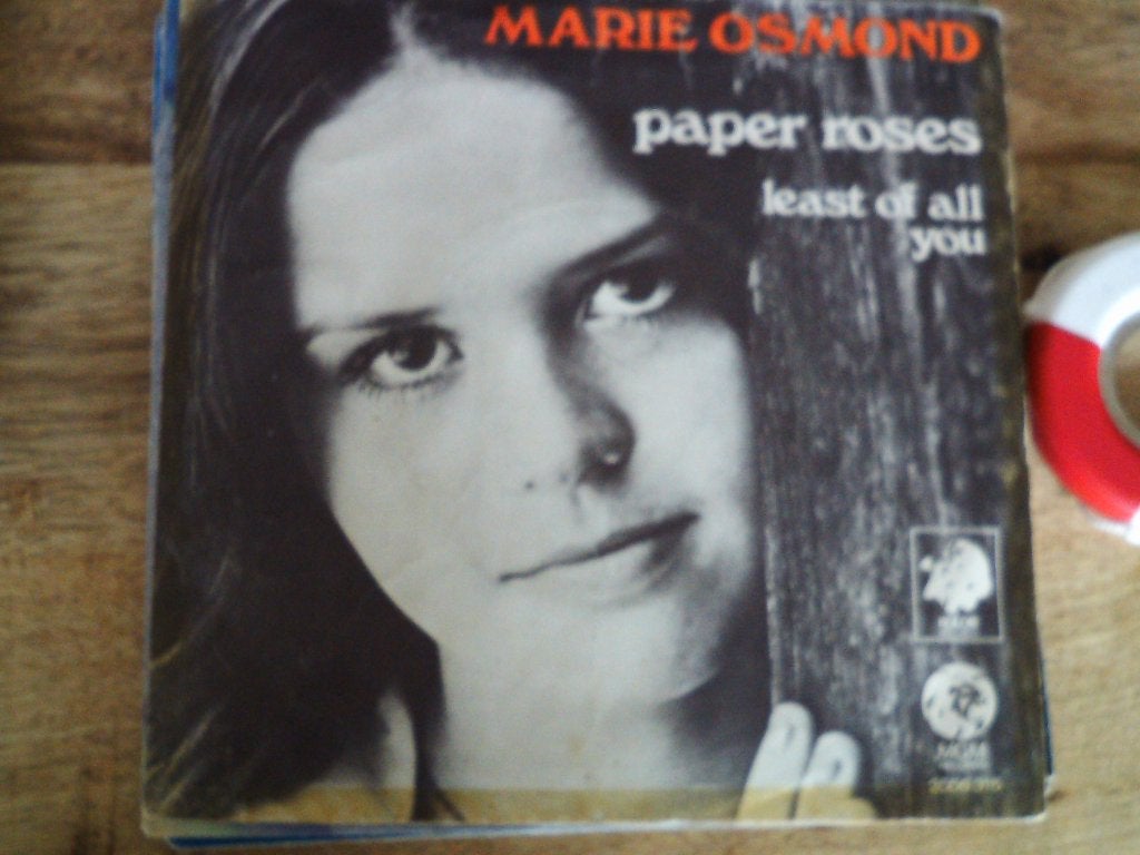 Marie Osmond - Paper Roses / Least Of All You (7 inch) 18a, 7 inch, Ophalen of Verzenden, Zo goed als nieuw, Pop