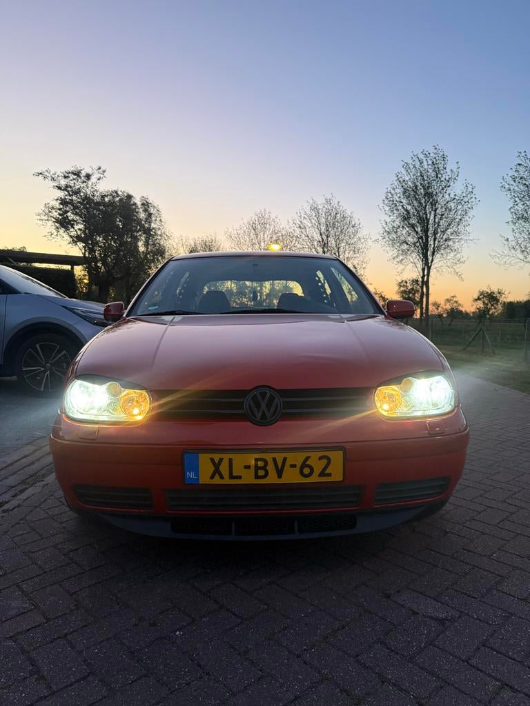 Volkswagen Golf 1.8 92KW AUT 1999, Auto's, Volkswagen, 125 pk, 1781 cc, 1300 kg, 5 stoelen
