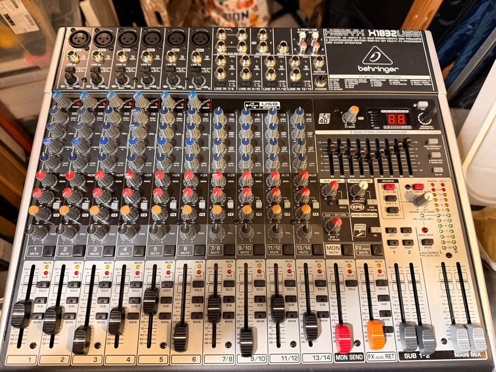 Behringer Xenyx X1832USB mengpaneel met Thomann koffer, Ophalen, Zo goed als nieuw, 10 tot 20 kanalen, Microfooningang