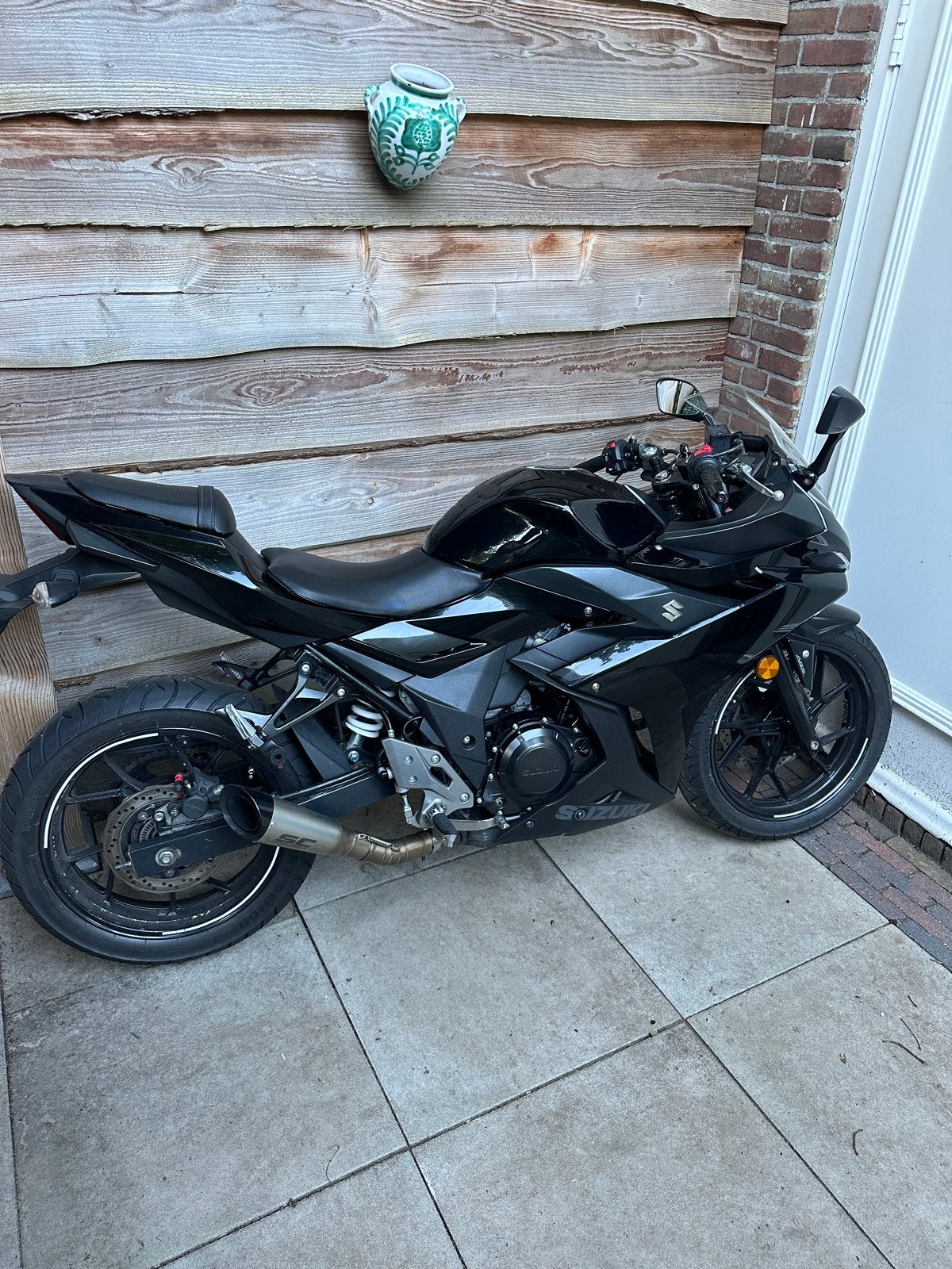 Suzuki GSX250R, Motoren, Ophalen