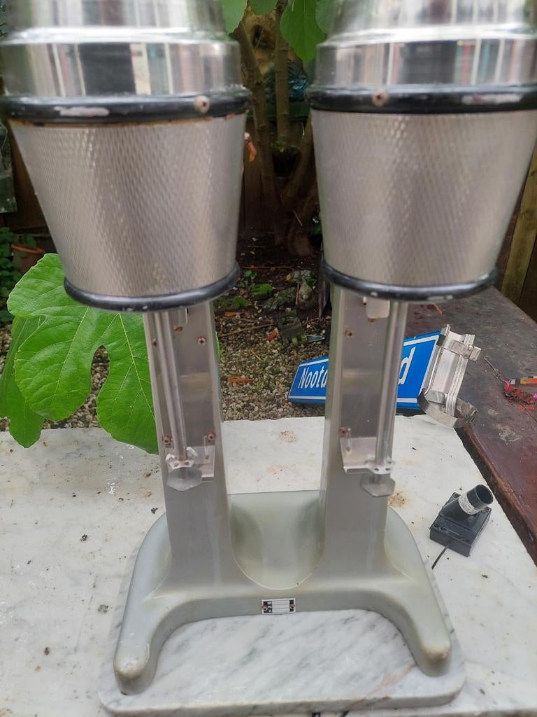 Vintage dubbele milkshaker, Ophalen