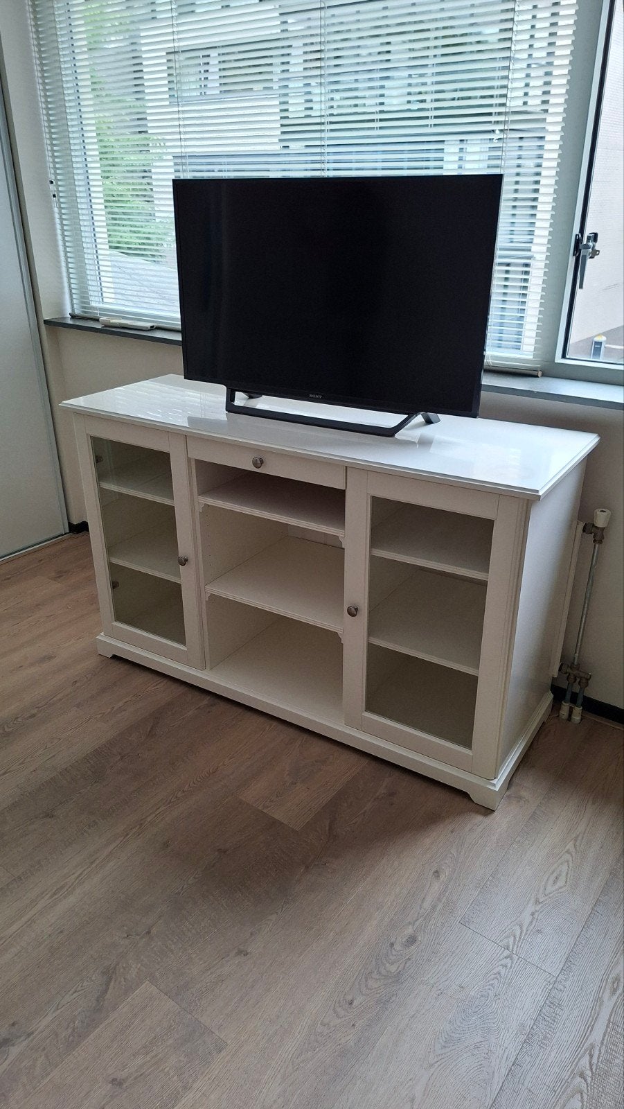 IKEA Liatorp kast met glazen deurtjes en lade, Ophalen, Gebruikt, 100 tot 150 cm, Minder dan 100 cm