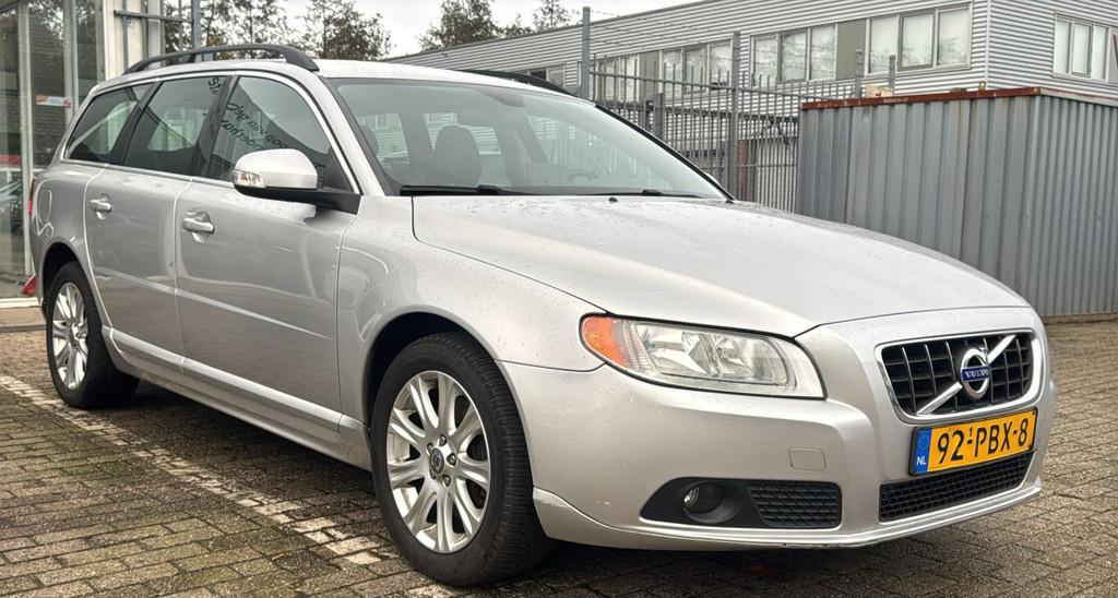 Volvo V70 2.0T Momentum, Euro 5, Zwart, 4 cilinders, 1558 kg