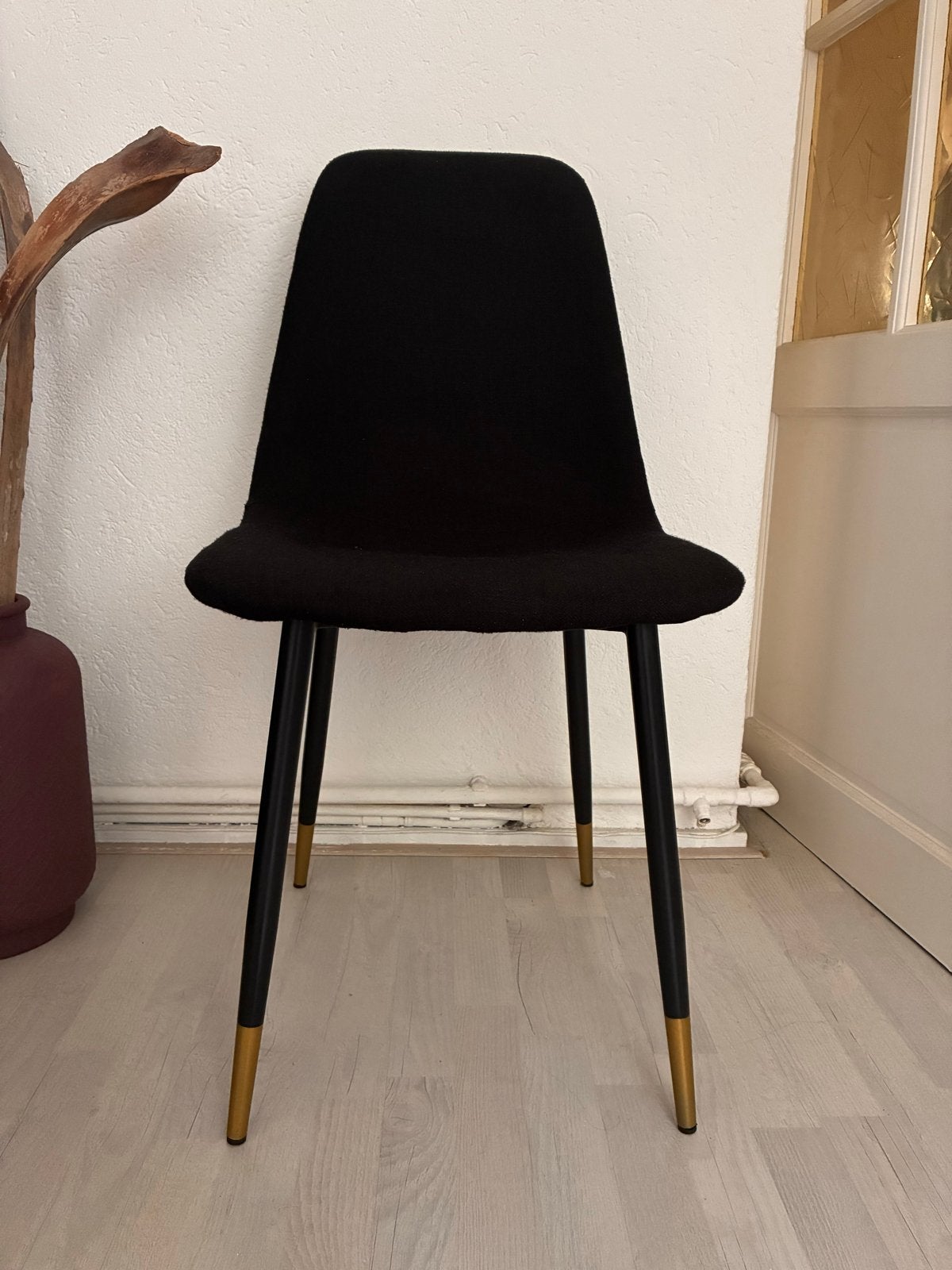 JYSK JONSTRUP 4x Zwarte eetkamerstoelen met gouden accenten, Ophalen, Zwart, Zo goed als nieuw, Metaal