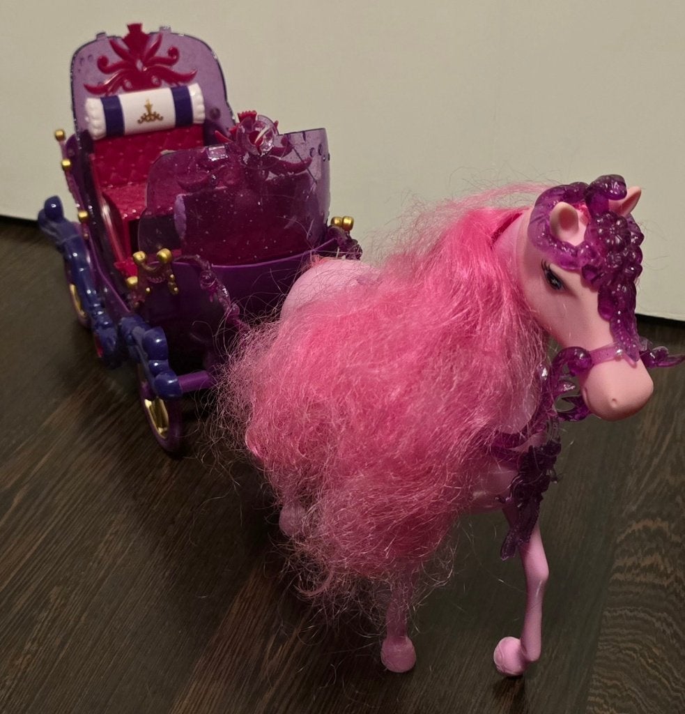 Roze paard met koets - Barbie/poppen accessoire, Ophalen of Verzenden, Gebruikt, Overige typen
