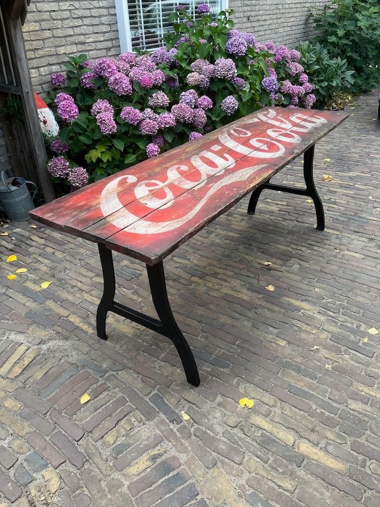 Zeer Unieke Oude Coca Cola Tafel met Gietijzer Onderstel, Gebruikt, 50 tot 100 cm, Vijf personen of meer, Industrieel/Vintage