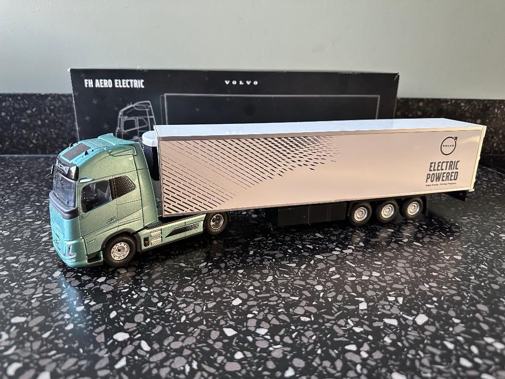 VOLVO FH Aero model trekker trailer combinatie. 113588 1:43, Ophalen of Verzenden, Zo goed als nieuw, Bus of Vrachtwagen, Overige merken