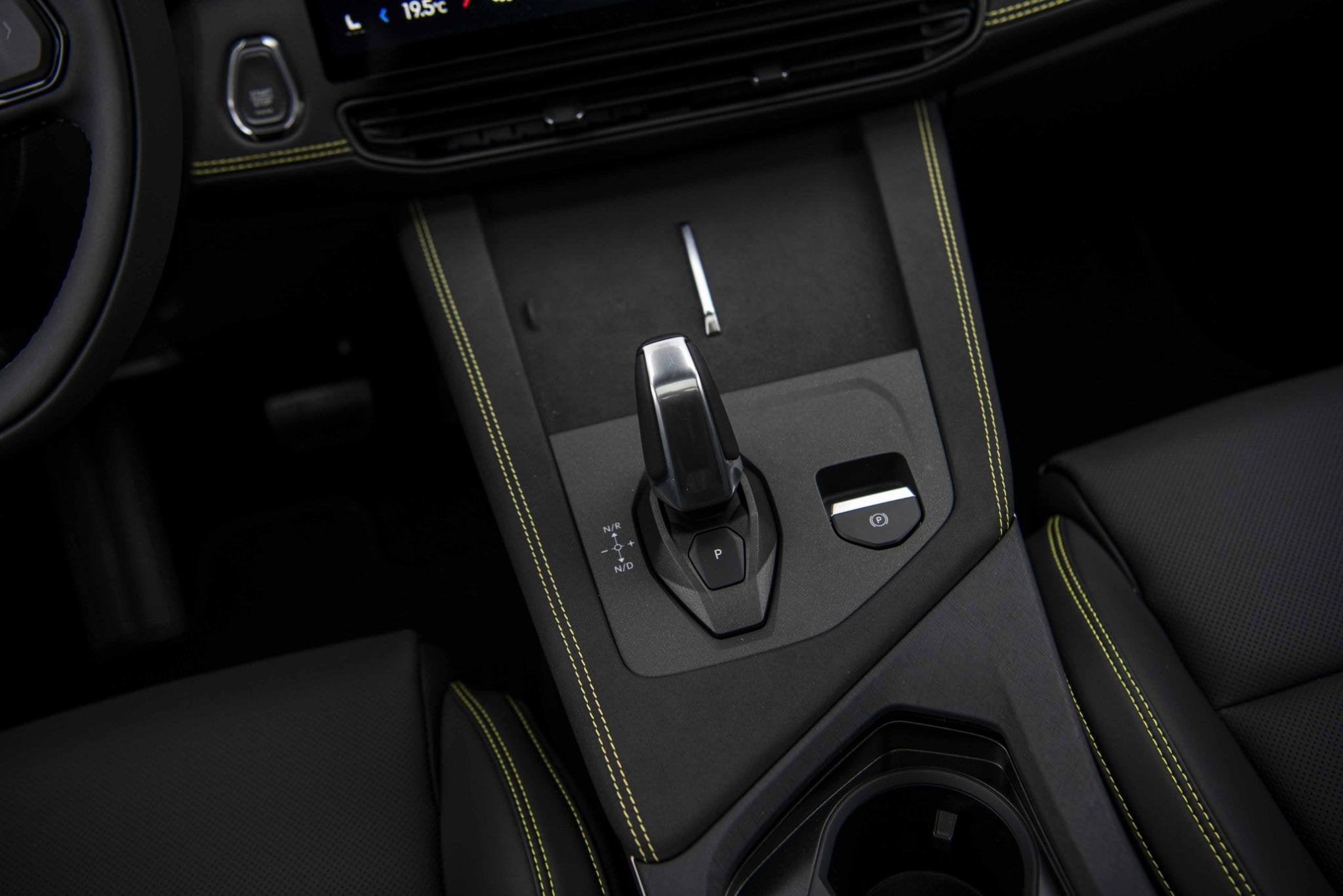 Lynk & Co 01 1.5 More | Lederen bekleding | Elektrisch bedie, Auto's, 12 maanden, 4 cilinders, 1898 kg, Plug-in hybride