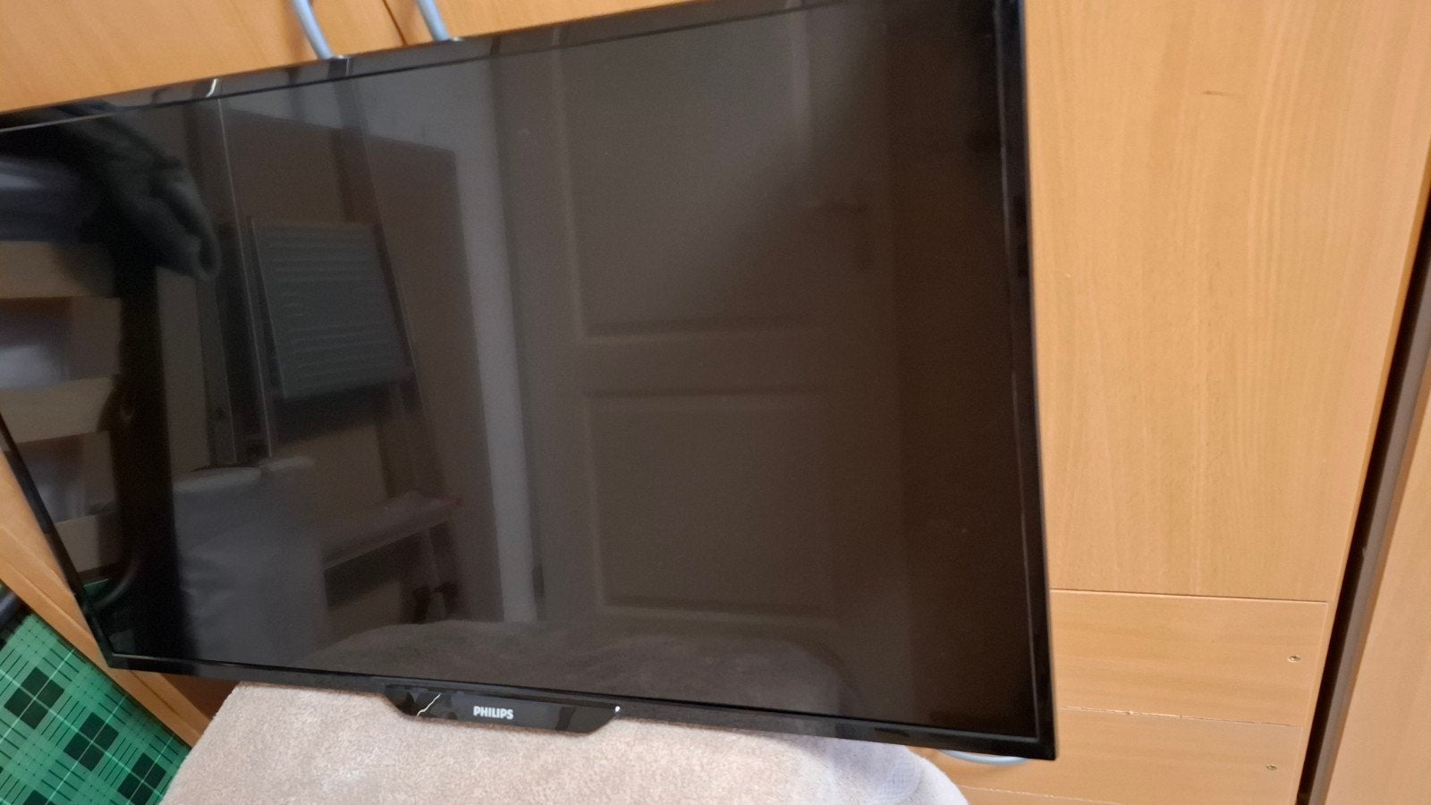 TV 32 inch, Philips, inclusief verstelbare muurbeugel., Ophalen