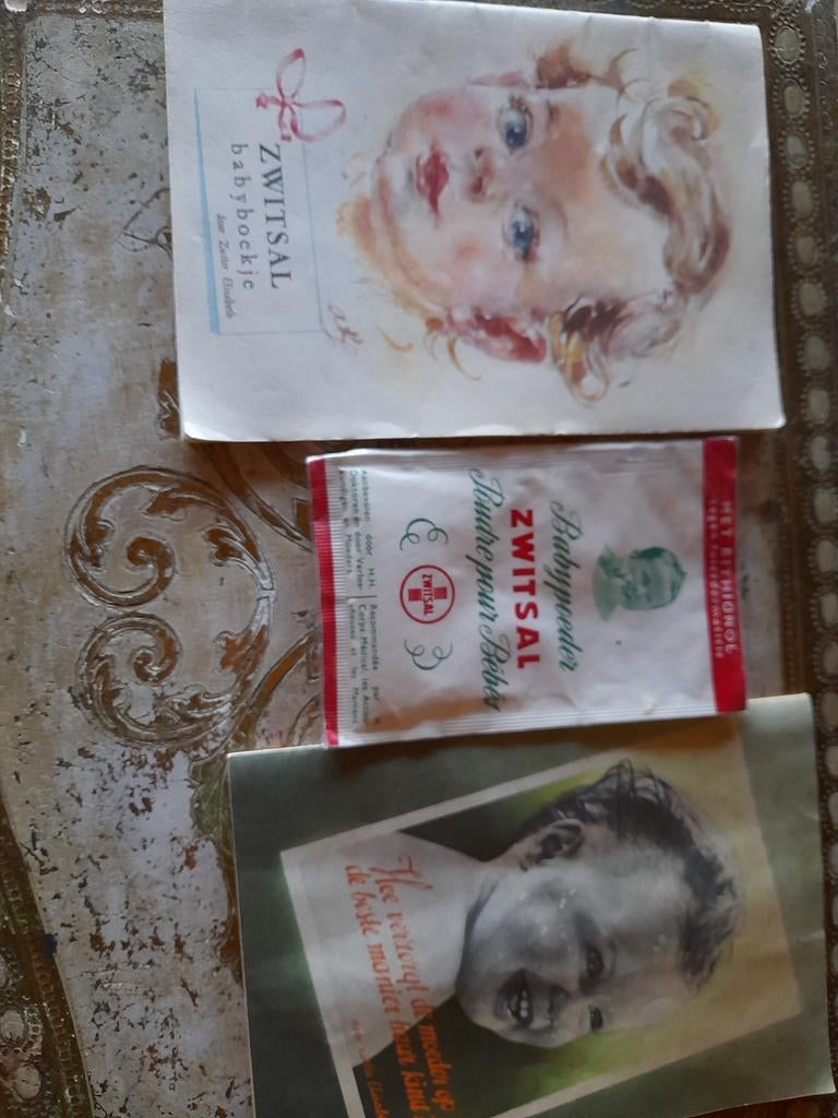 2 oude zwitsal boekjes en monsterzakje poeder, Ophalen of Verzenden