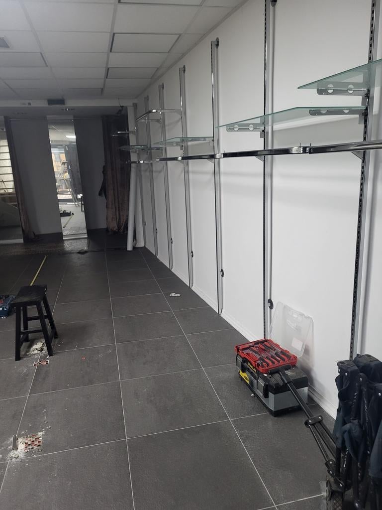 Kleding wand rekken metaal hang en leg systeem., Zakelijke goederen, Kantoor en Winkelinrichting | Winkel en Inventaris, Ophalen