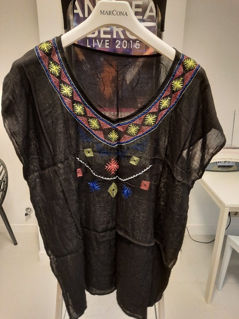 strand tuniek met borduursel zo goed als nieuw, Kleding | Dames, Blouses en Tunieken, Ophalen of Verzenden, Zo goed als nieuw