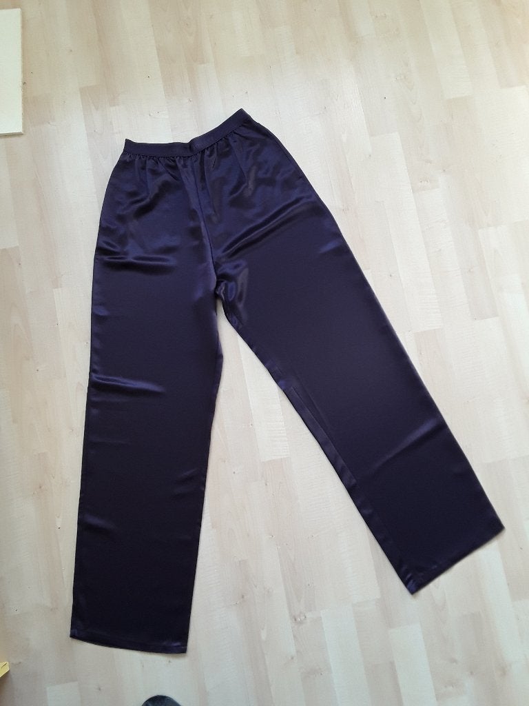 Paars satijnen broek mt S, valt ruim van Ahlvar Gallery, Maat 38/40 (M), Verzenden, Paars, Nieuw