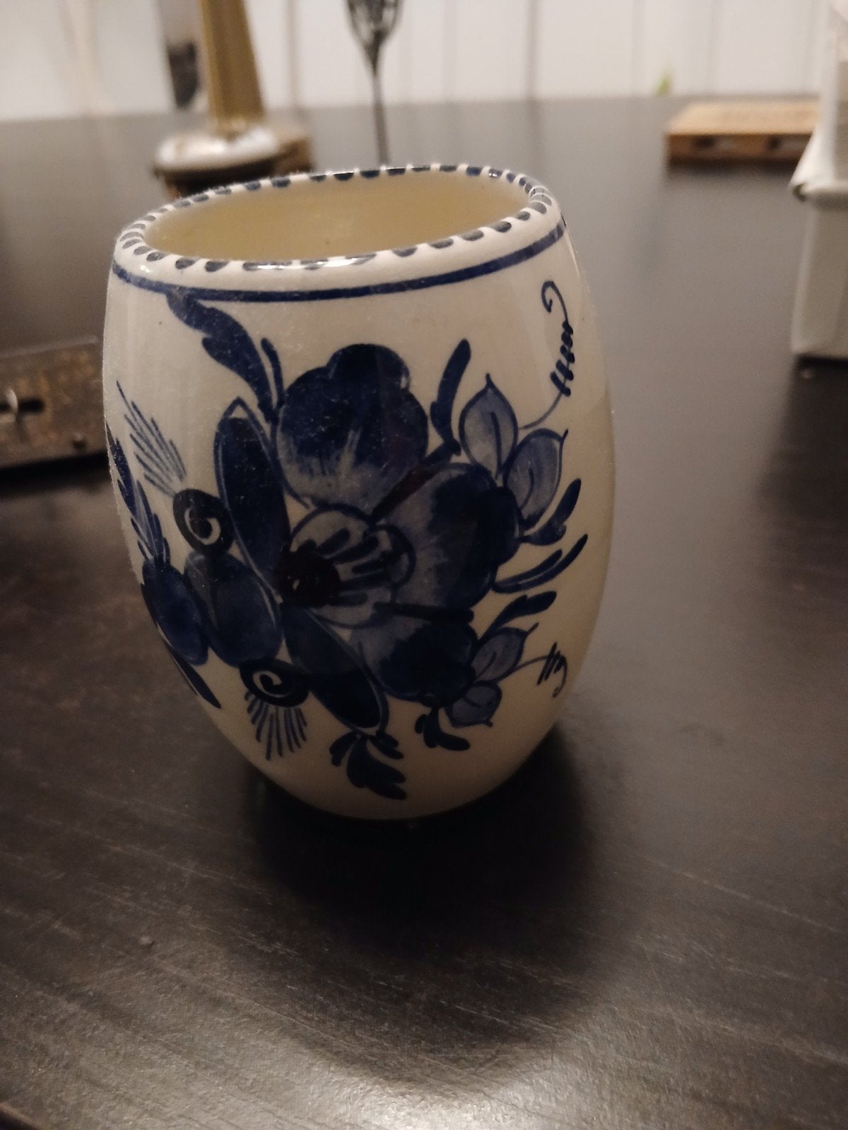 Delfts blauw vaasje met bloemmotief, Ophalen of Verzenden