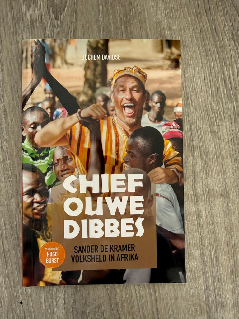Chief Ouwe Dibbes: Sander de Kramer Volksheld in Afrika, Ophalen of Verzenden, Zo goed als nieuw