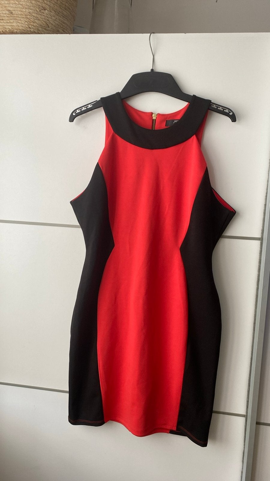 Rood-zwarte cocktailjurk, Maat 38/40 (M), Ophalen of Verzenden, Zo goed als nieuw, Boven de knie