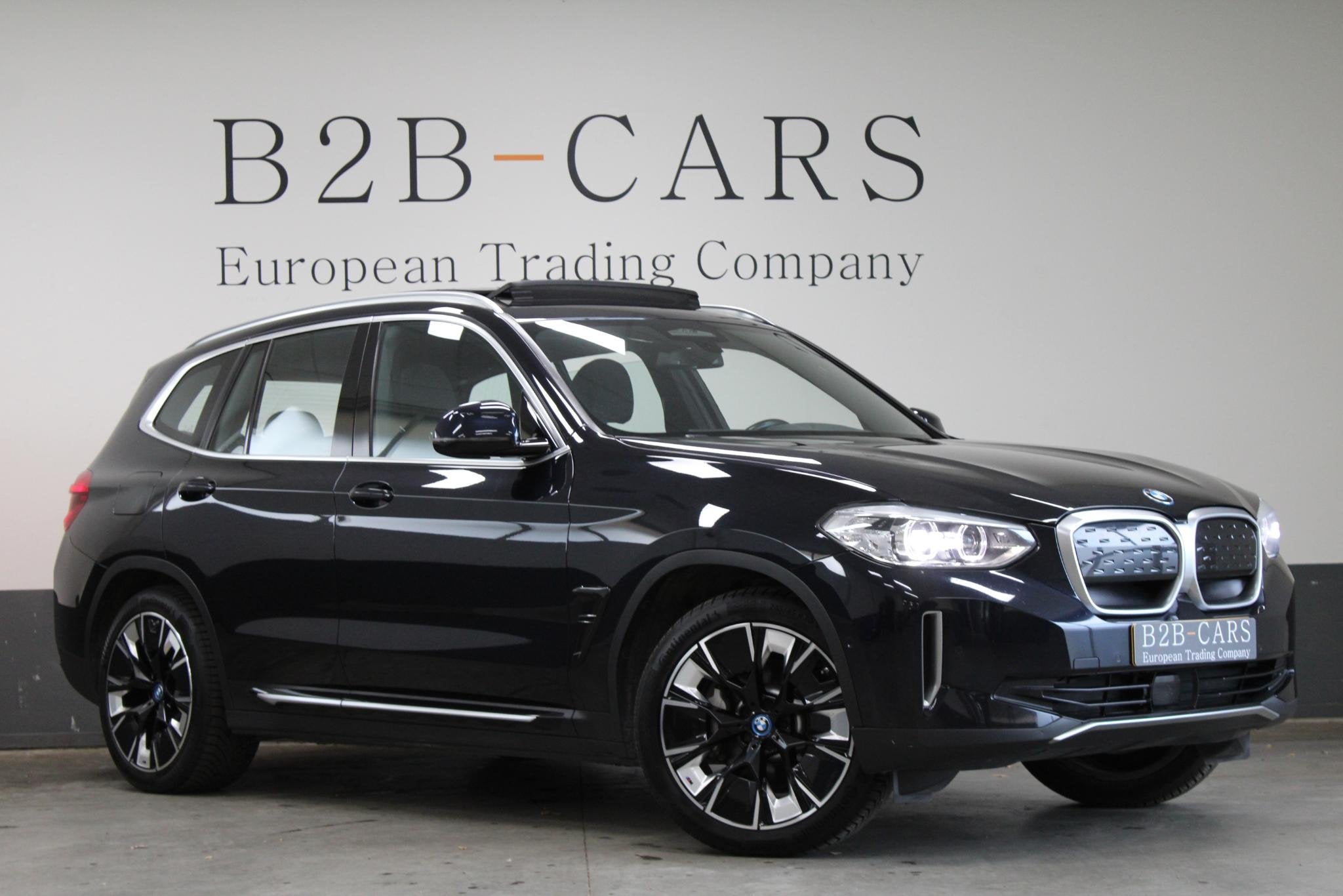 BMW iX3 Executive 80 kWh | SOH 98% | Panorama | Trekhaak | Z, Auto's, Automaat, Achterwielaandrijving, Gebruikt, Automatische klimaatregeling