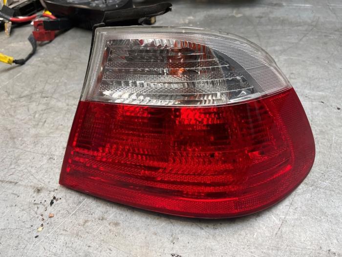 Achterlicht rechts van een BMW 3-Serie, Gebruikt, -, -, Ophalen of Verzenden