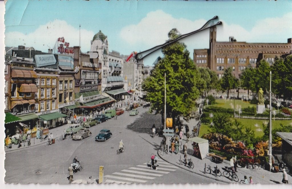 Amsterdam, Rembrandtsplein met auto's Volkswagen Kever, Ophalen of Verzenden, 1960 tot 1980, Gelopen, Noord-Holland