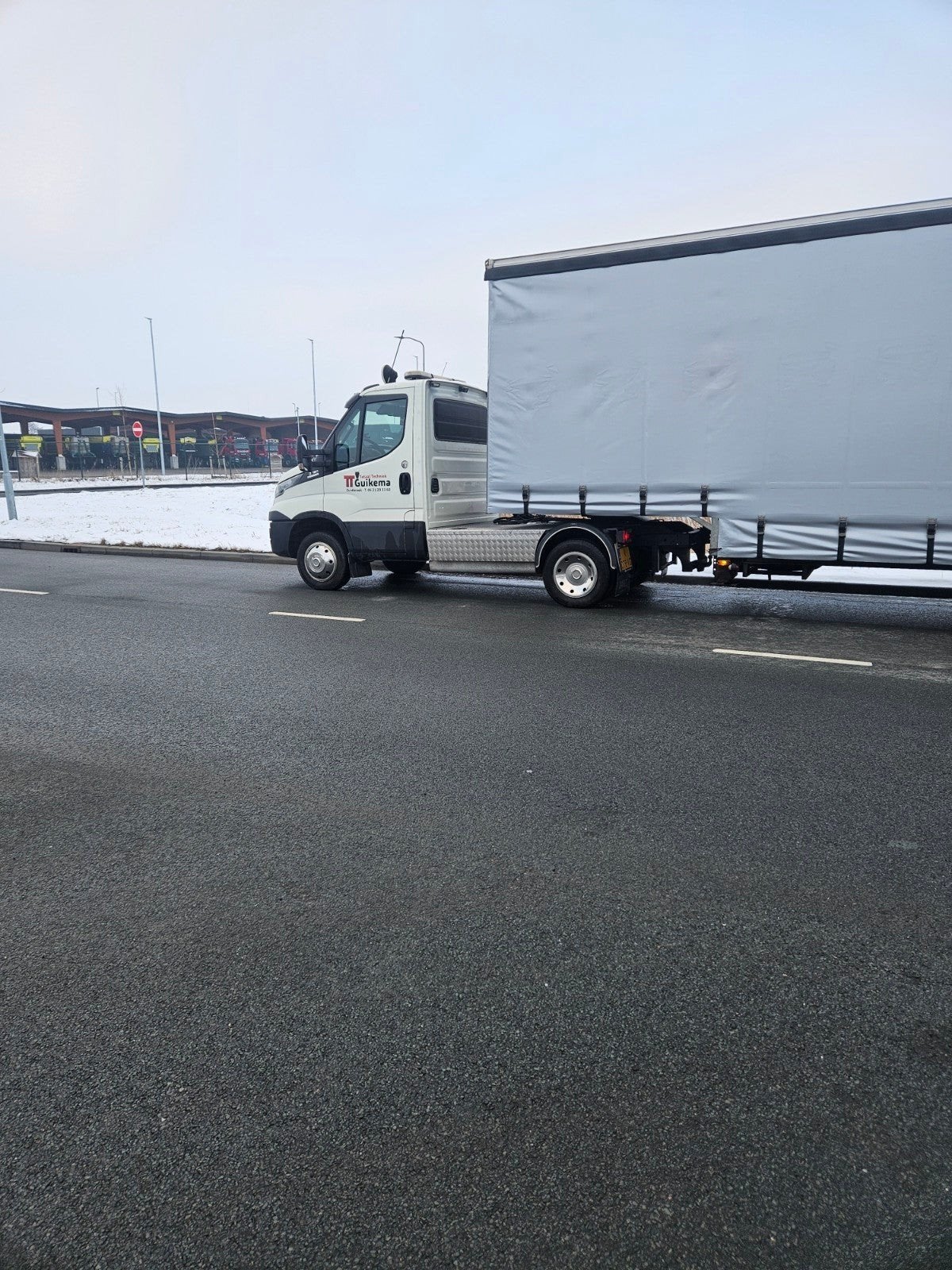 Veldhuizen BE oplegger 2008 schuifzeilen, Achterwielaandrijving, Iveco, 179 pk, Origineel Nederlands