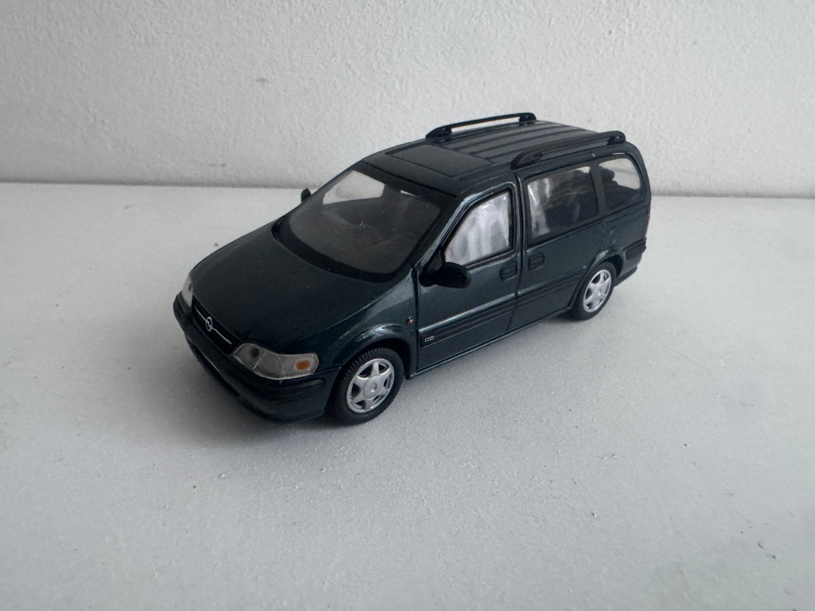 1:43 Opel Sintra Schuco Groen Met., Hobby en Vrije tijd, Ophalen of Verzenden, Gebruikt, Auto, Schuco