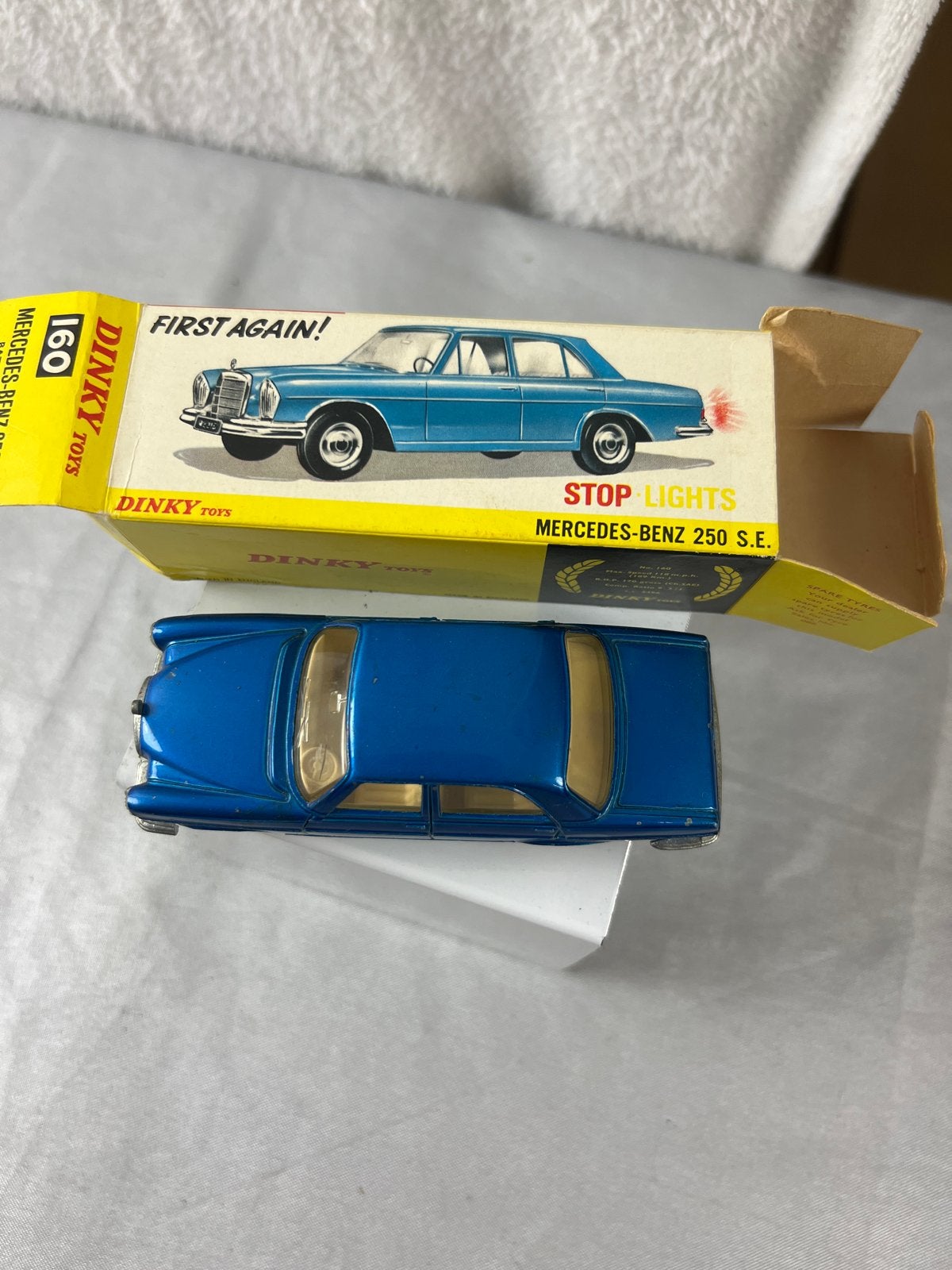 Dinky Toys Mercedes-Benz 250 SE met originele doos, Ophalen of Verzenden, Nieuw, Auto, Dinky Toys