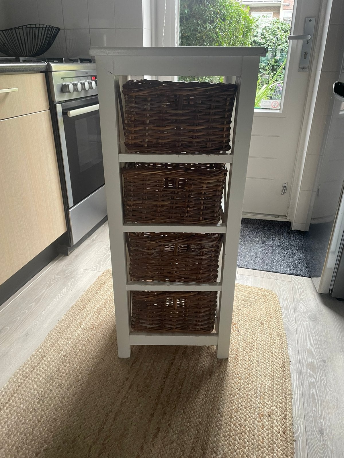 Kast met 4 rieten mandjes, Ophalen, Gebruikt