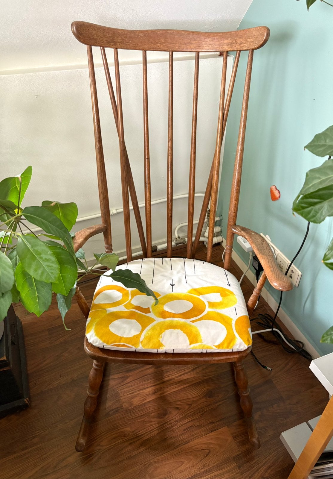 Vintage massief houten schommelstoel met spijlenrug, Ophalen