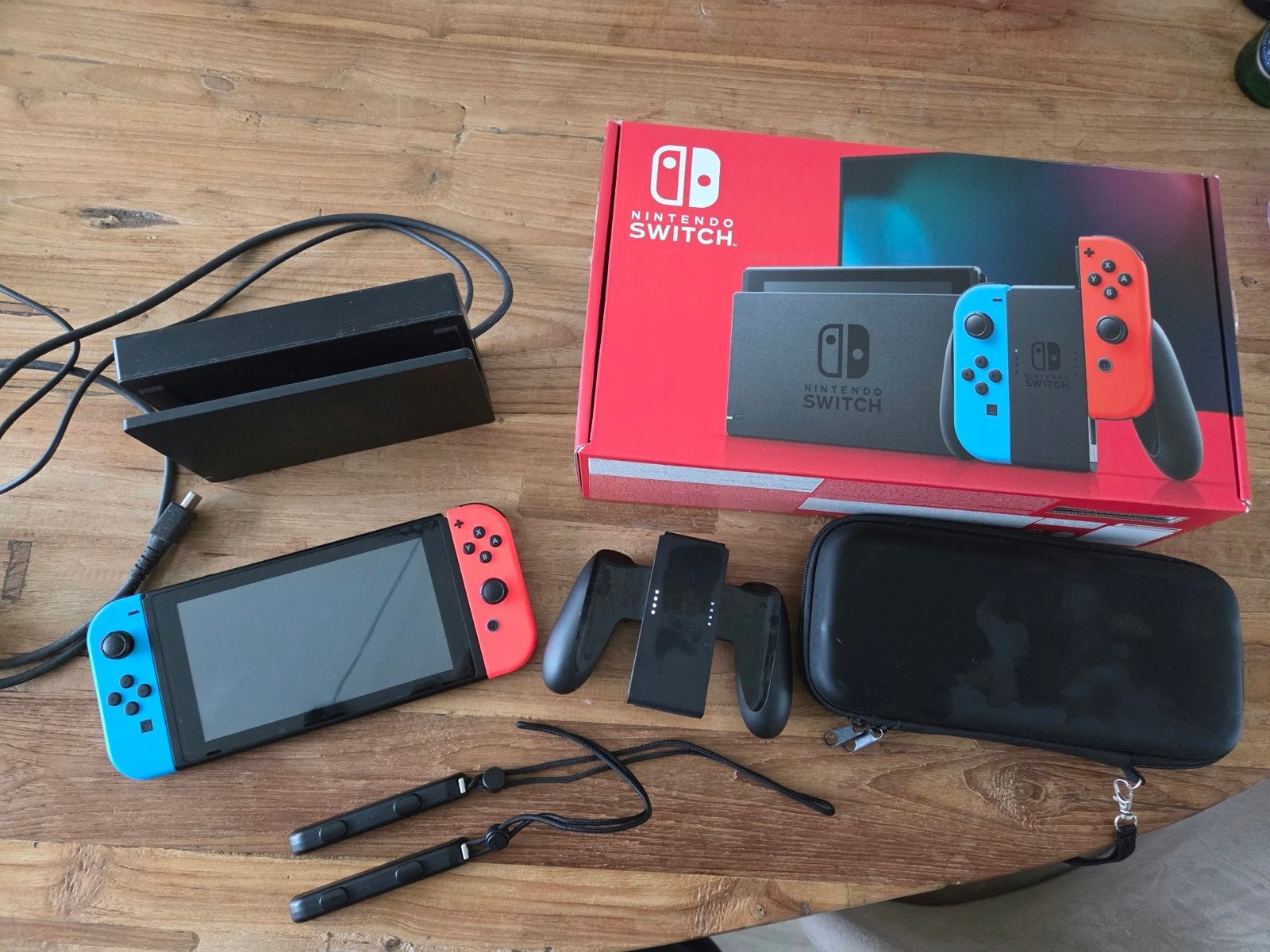 Nintendo Switch, Ophalen of Verzenden, Zo goed als nieuw, Met 2 controllers, Switch 2019 Upgrade