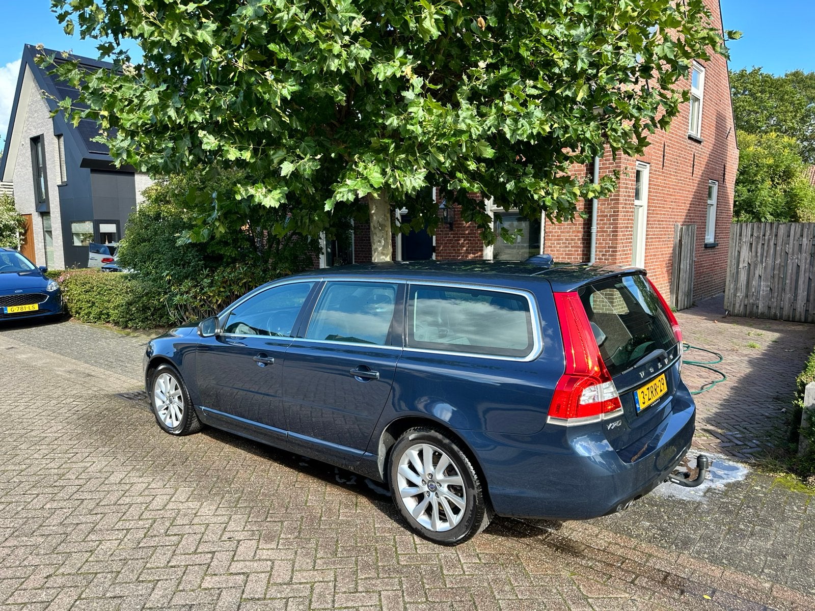 Origineel Nederlandse Volvo V70 D4 Summum, Auto's, Voorwielaandrijving, 1800 kg, 4 cilinders, Blauw